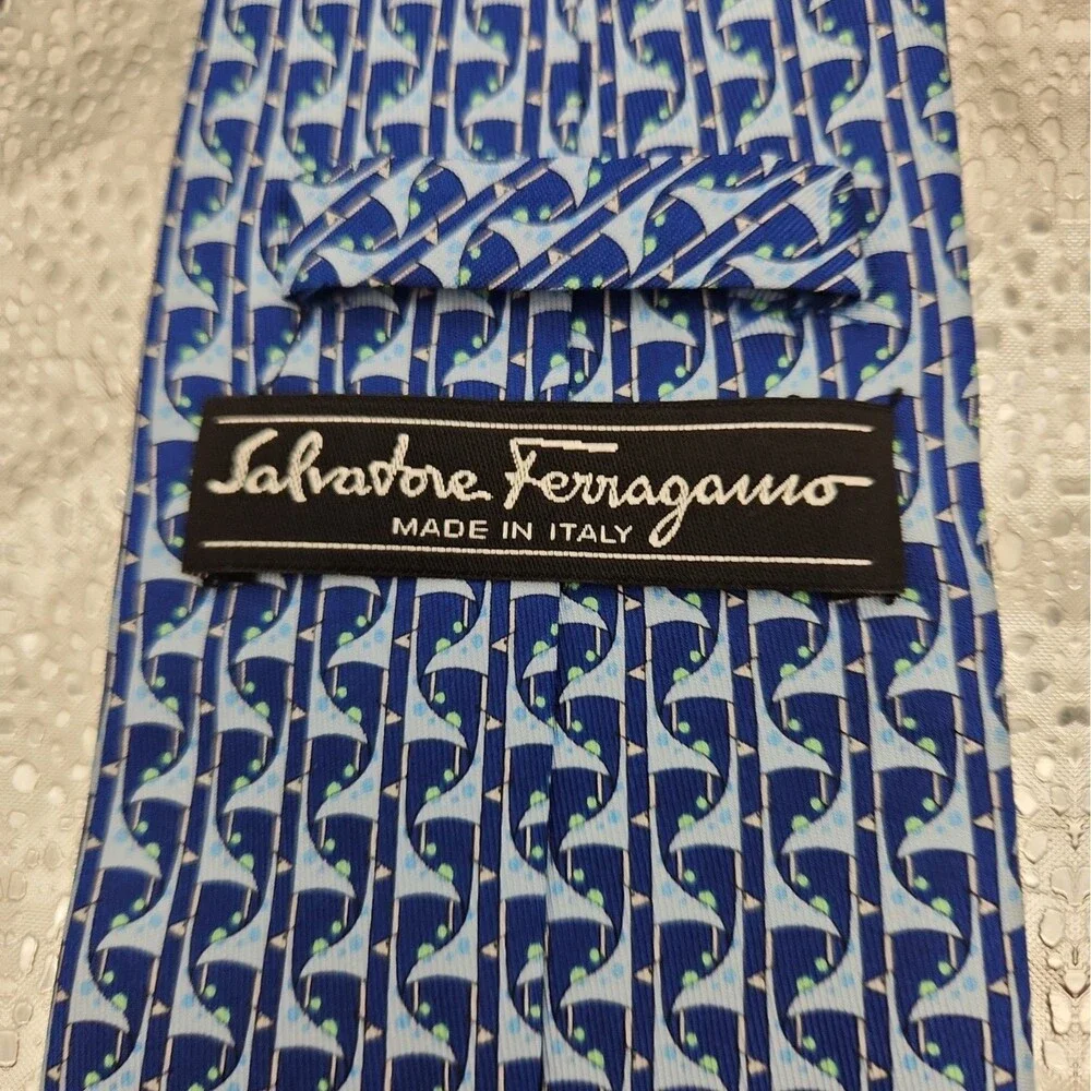 Tie Salvatore Ferragamo Navy Blue Stylized Whale 100% Silk Necktie Italy Vintage